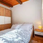 2 Bedroom Lovely In Lejlighed Kruševo