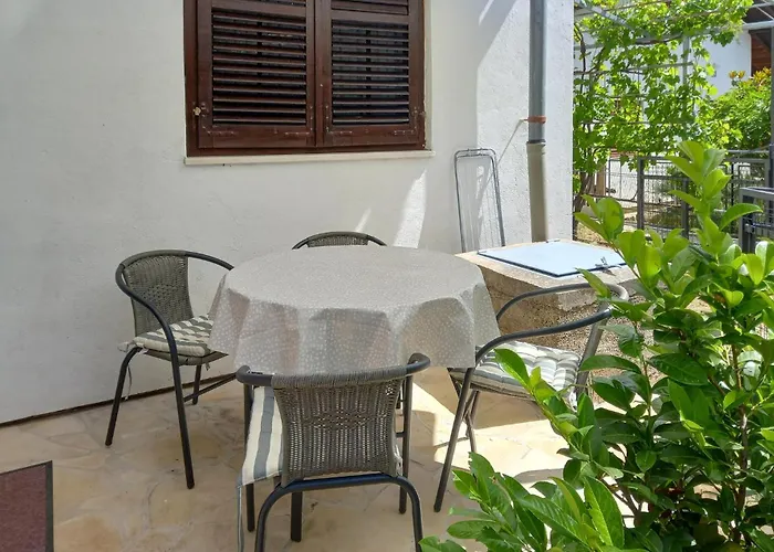 2 Bedroom Lovely In