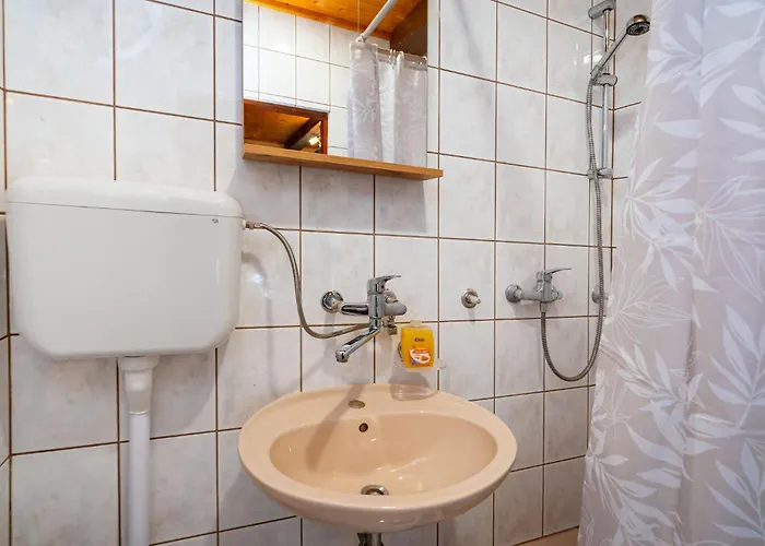 2 Bedroom Lovely In Διαμέρισμα Kruševo