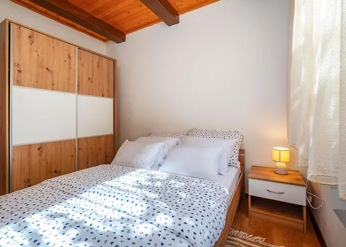2 Bedroom Lovely In Διαμέρισμα Kruševo