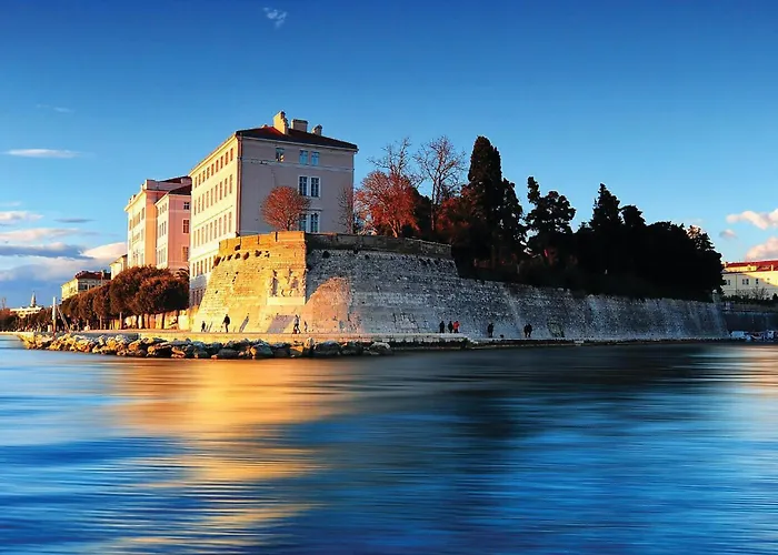 Διαμέρισμα 2 Bedroom Lovely In *