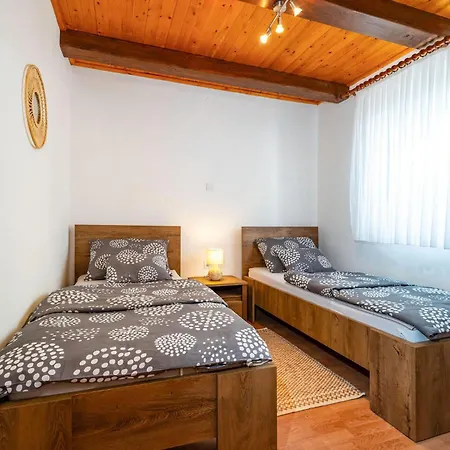 2 Bedroom Lovely In *