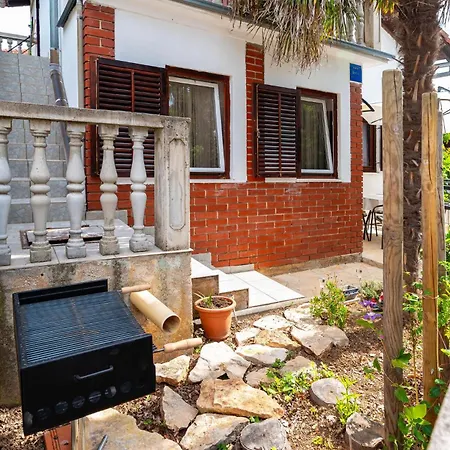 2 Bedroom Lovely In Appartement