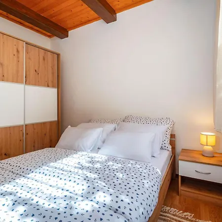 2 Bedroom Lovely In Apartment Krusevo (Zadar)