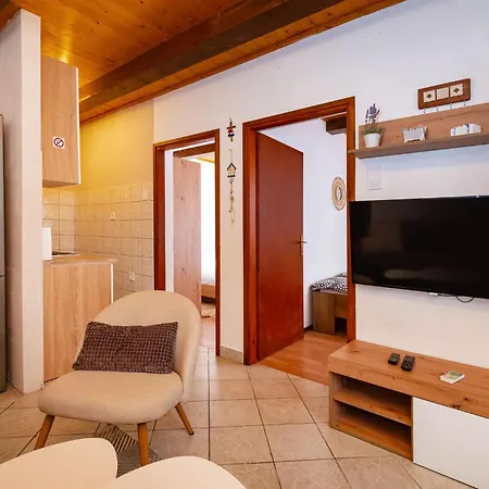 Apartament 2 Bedroom Lovely In Kruševo