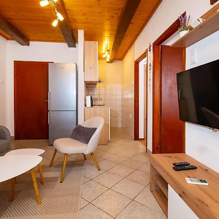 2 Bedroom Lovely In Apartament *