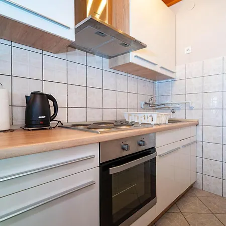 2 Bedroom Lovely In Apartament *